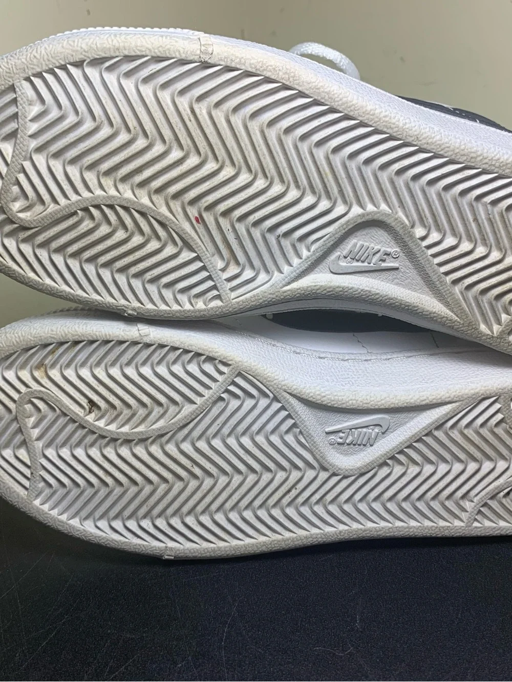 Youth Classic Nike Sneakers (Size 5Y US) Excellent Condition